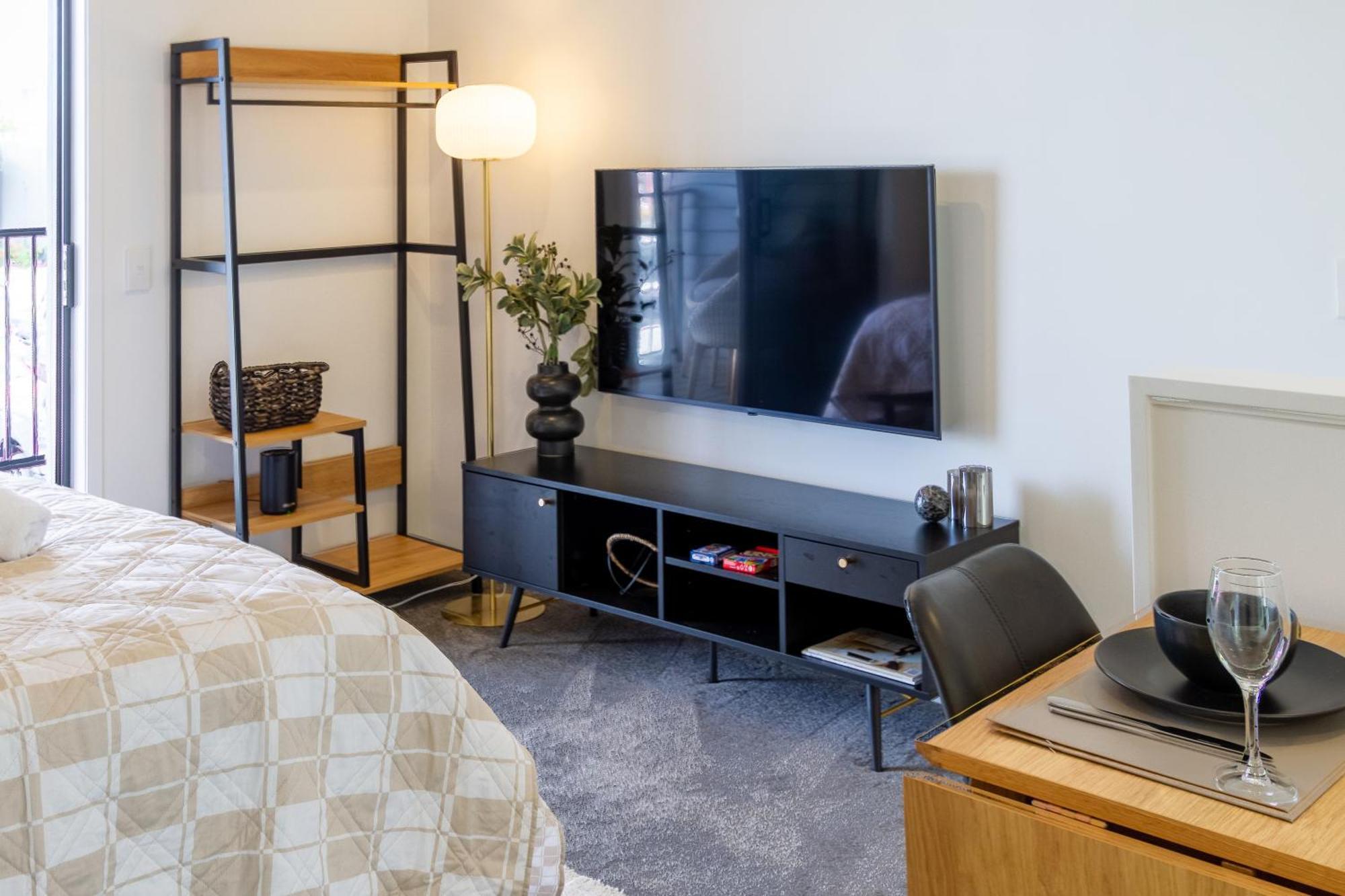 Prime Locale: Studio With Balcony Крайстчърч Екстериор снимка