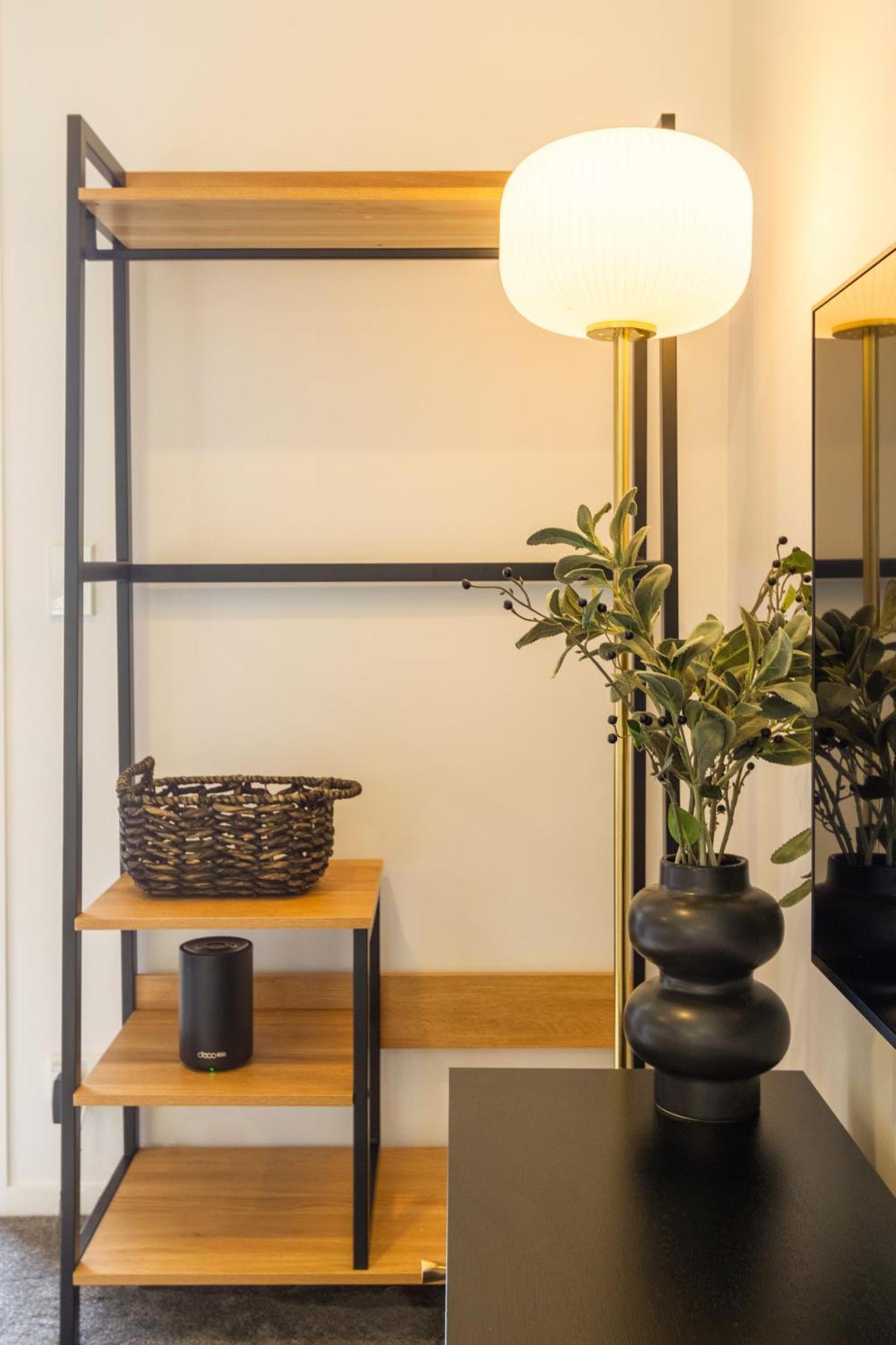 Prime Locale: Studio With Balcony Крайстчърч Екстериор снимка