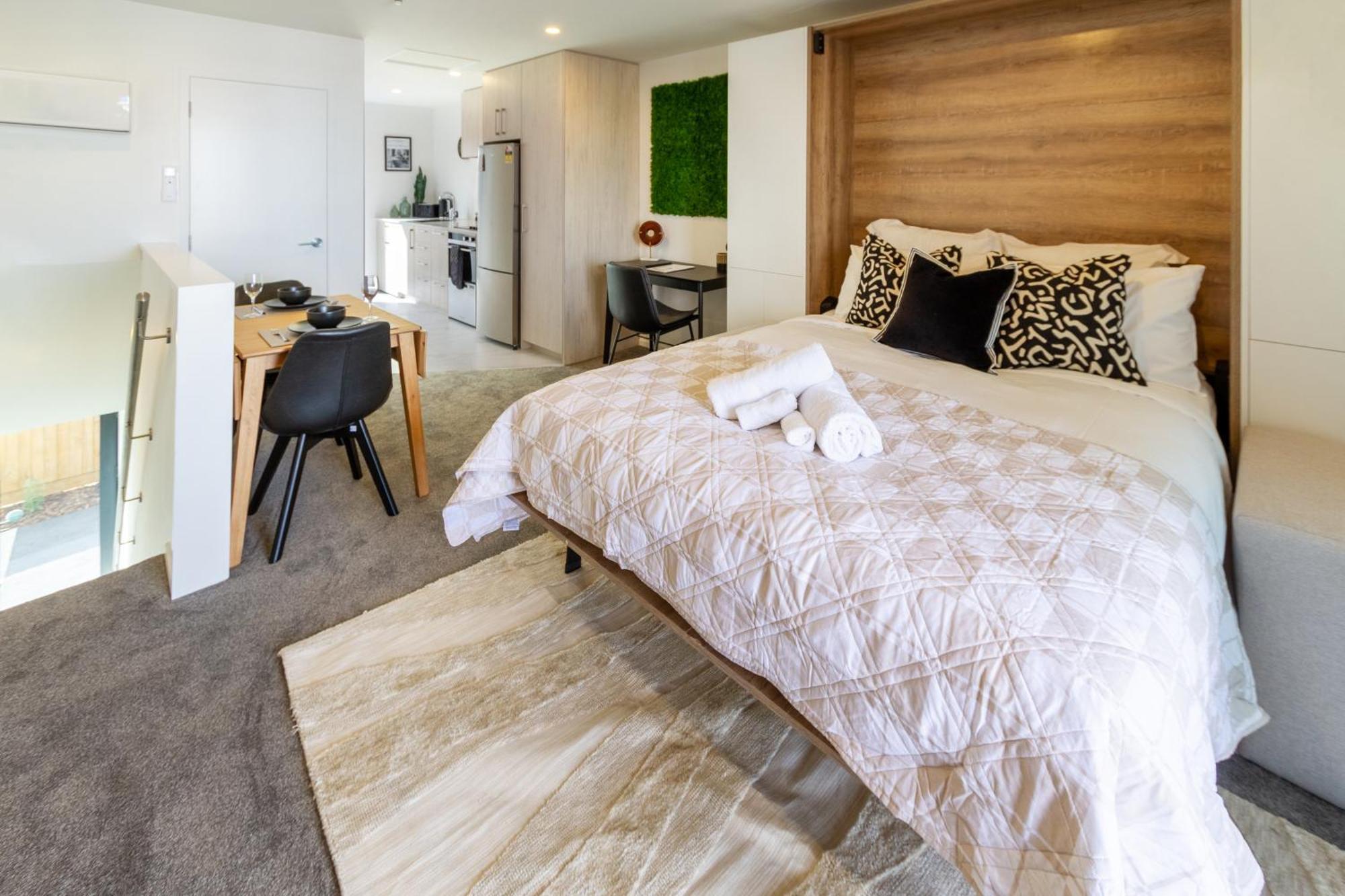 Prime Locale: Studio With Balcony Крайстчърч Екстериор снимка