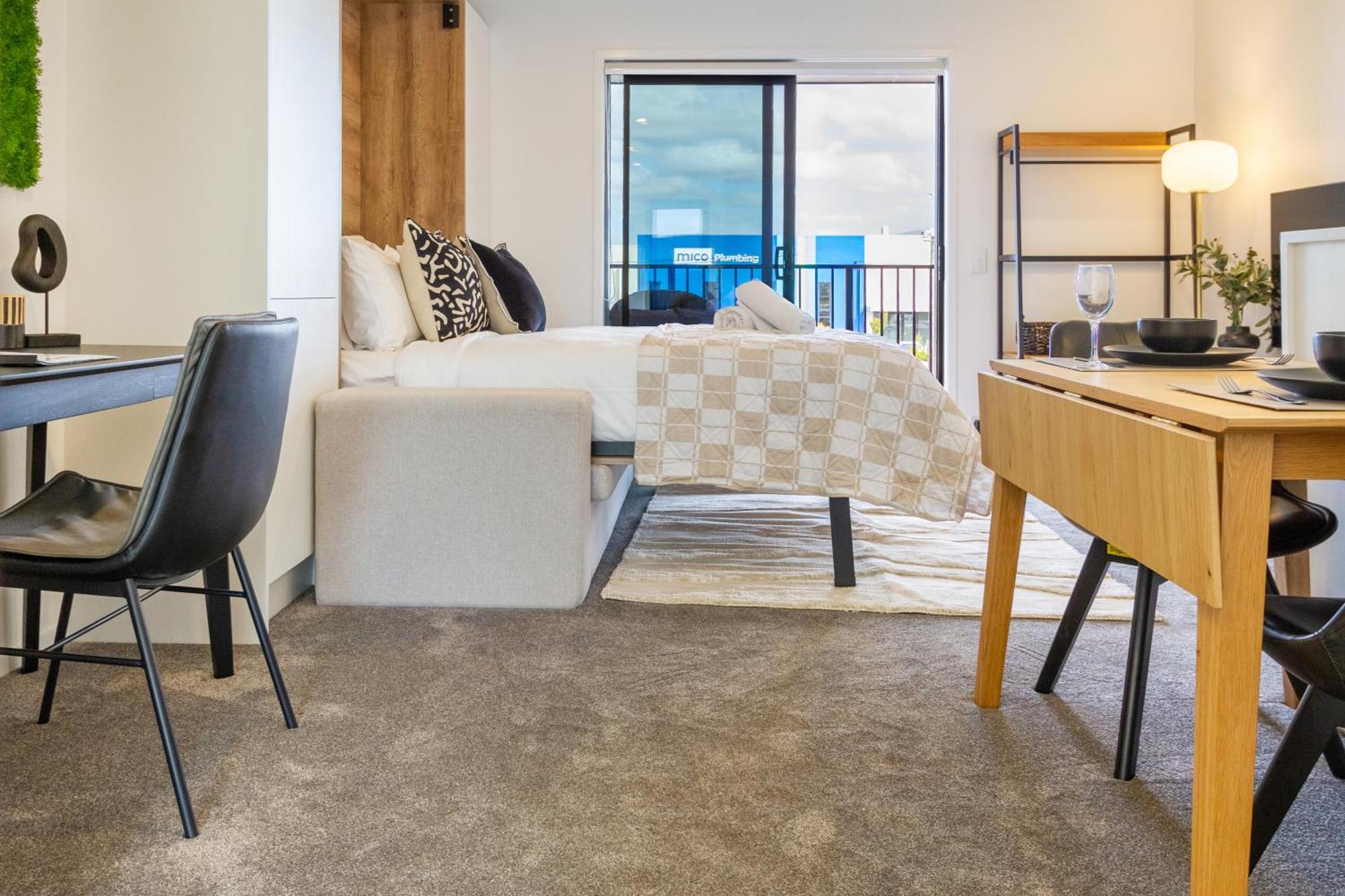 Prime Locale: Studio With Balcony Крайстчърч Екстериор снимка
