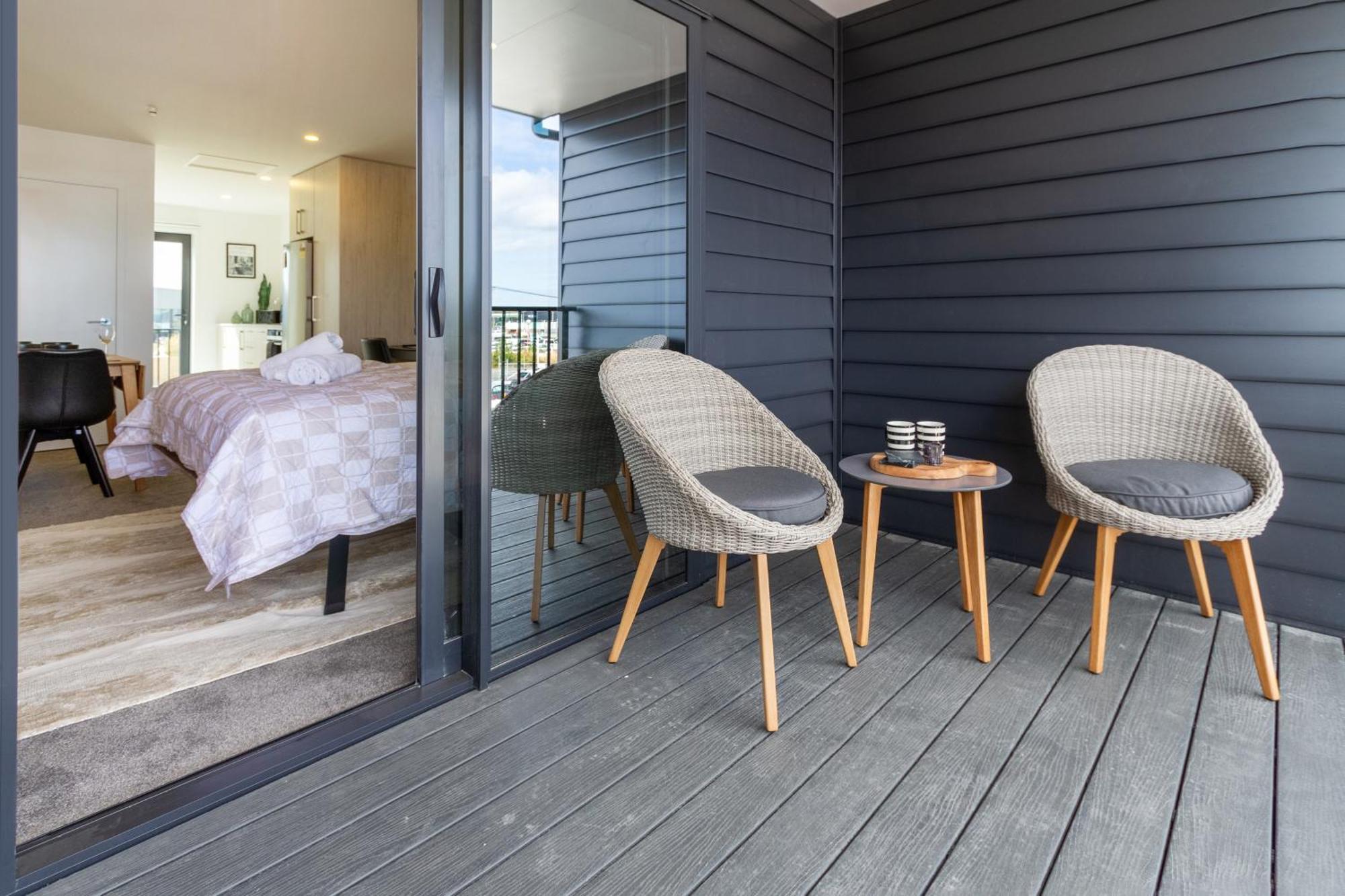 Prime Locale: Studio With Balcony Крайстчърч Екстериор снимка