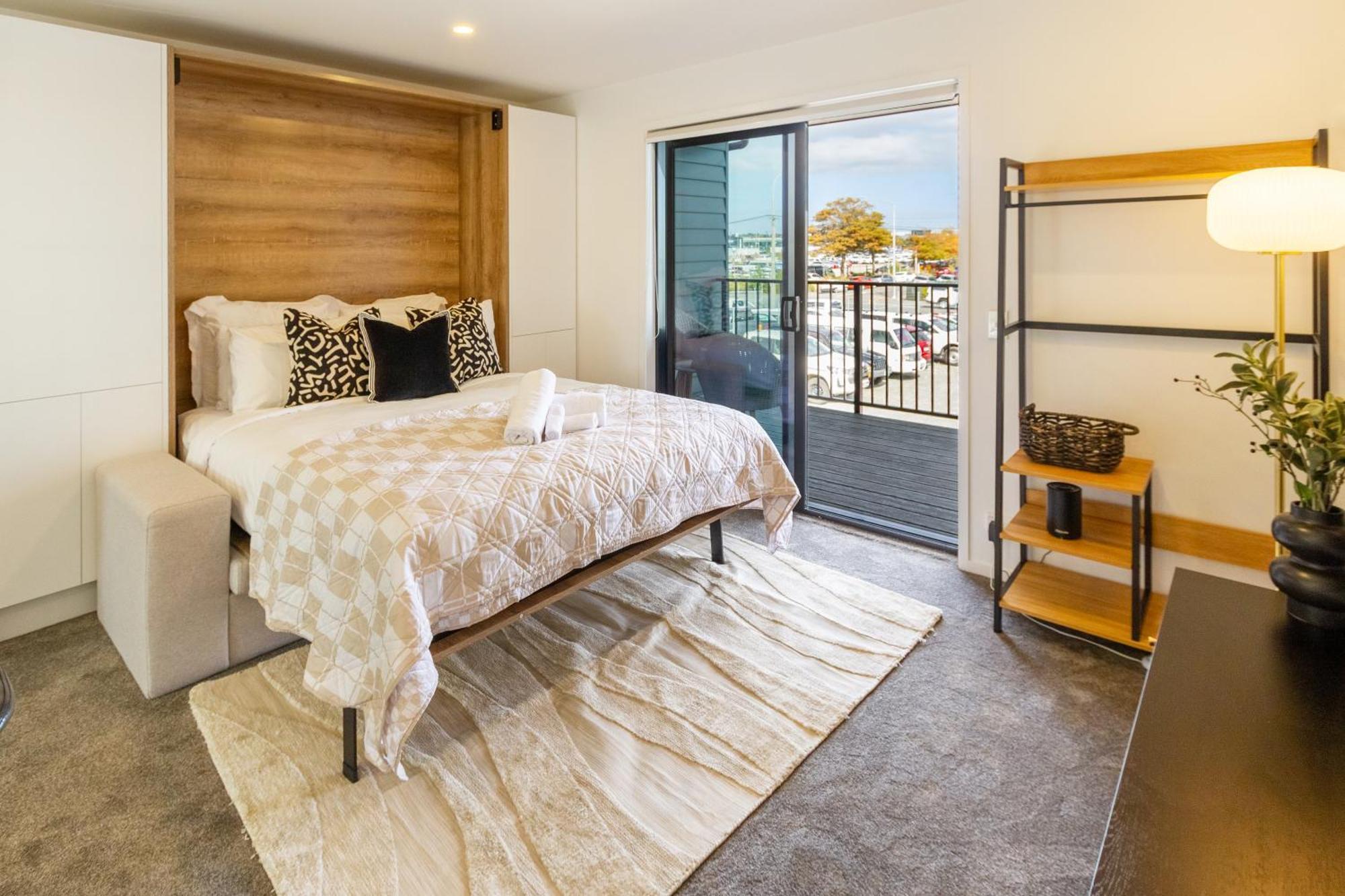 Prime Locale: Studio With Balcony Крайстчърч Екстериор снимка