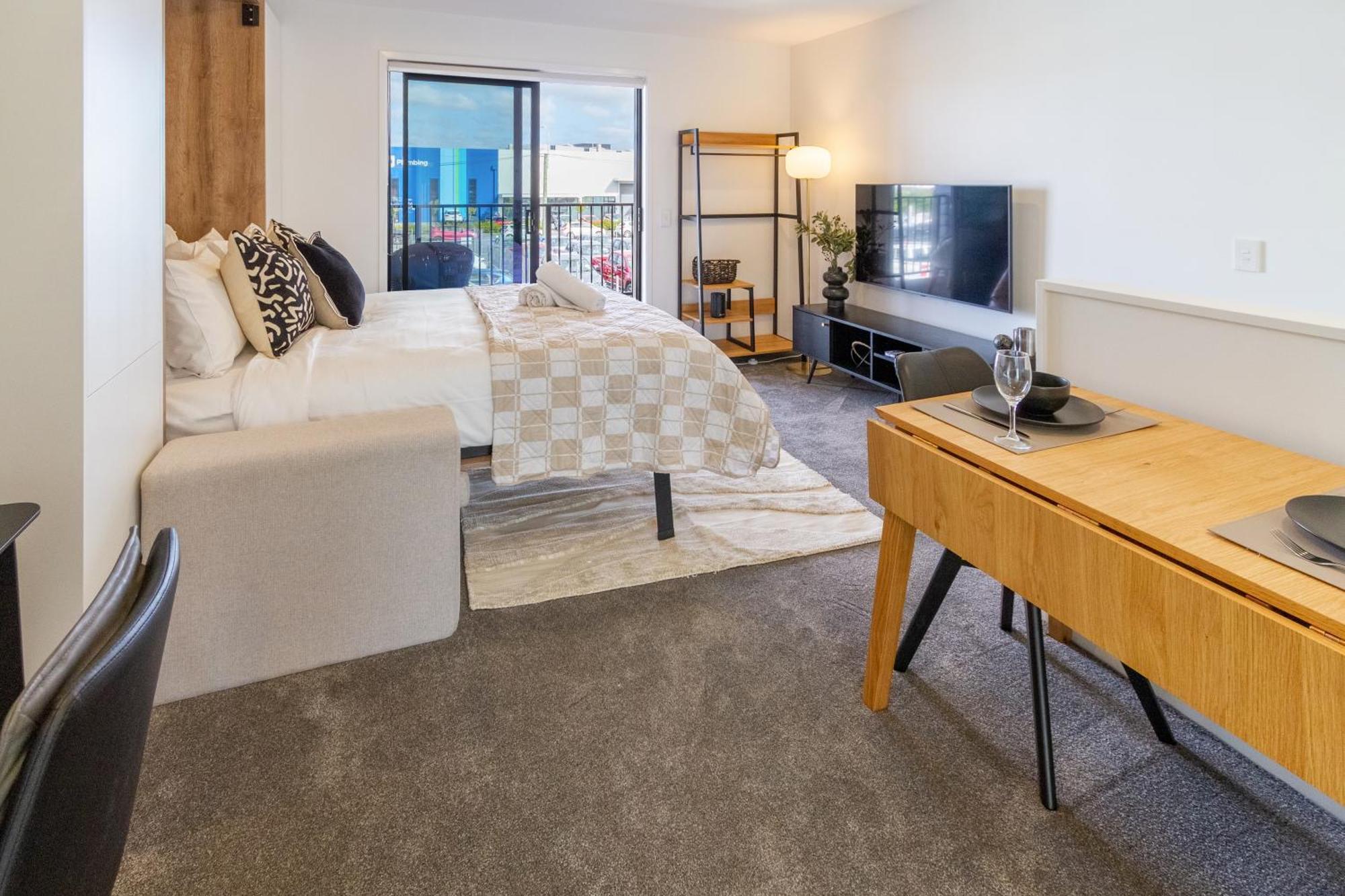 Prime Locale: Studio With Balcony Крайстчърч Екстериор снимка